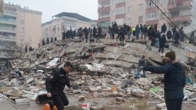 661_actu_Magic-Article-Actu_7c1_31f_2e766a25c2f4c064c7cbc47f20_un-nouveau-puissant-seisme-touche-la-turquie-et-la-syrie-le-bilan-depasse-les-1-500-morts 7c131f2e766a25c2f4c064c7cbc47f20