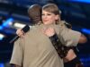 1120594-taylor-swift-et-kanye-west-ont-triomphe-aux-mtv-vma